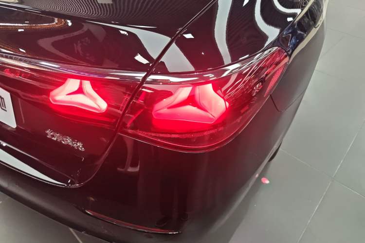 Used Mercedes-Benz E-Class 2024 Facelift E 300 L Luxury Edition
