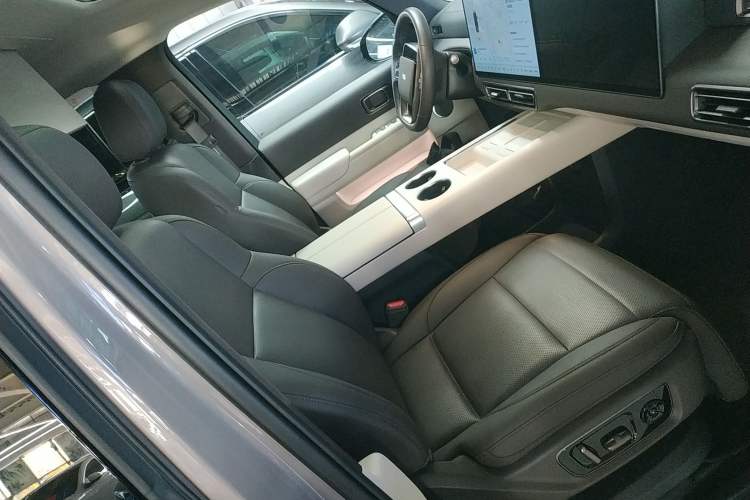 Used Li Auto MEGA 2024 Ultra Model
