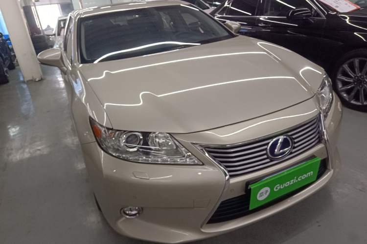 Used Lexus ES 2013 300h Elite Edition