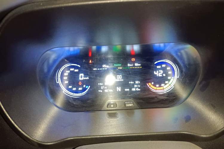 Used Chana Ruixing EM80 2025 Wealth Edition Passenger Version Comfortable Model 6 Seats 300km Side-Hinged Doors