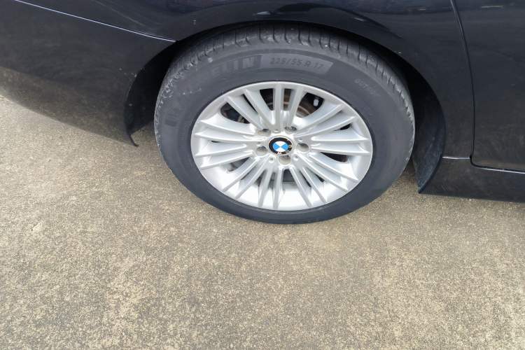 Used BMW 5 Series 2014 525Li Leading Model
