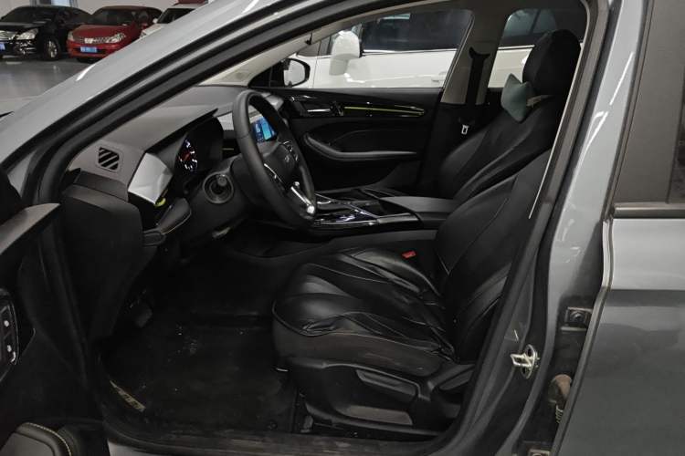 Used Roewe i5 2021 1.5L CVT Platinum Edition
