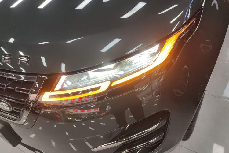 Used Land Rover Range Rover Evoque 2024 Aurora L 249 PS Prestige Light-Chasing Edition
