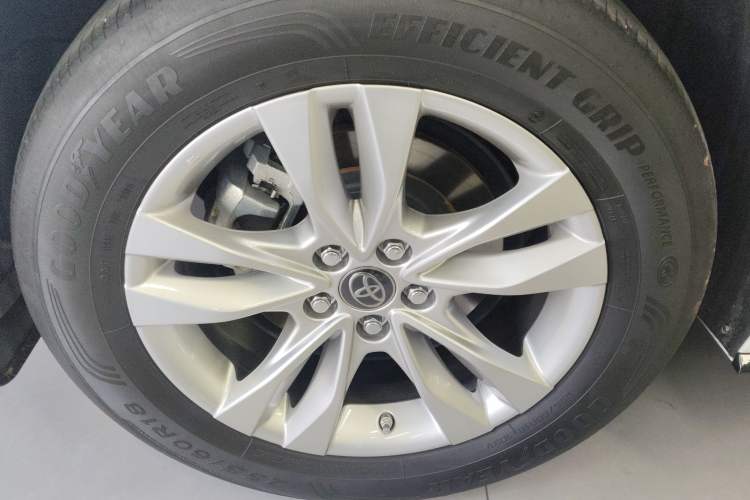 Used Toyota Sienna 2023 2.5L Hybrid Luxury Edition
