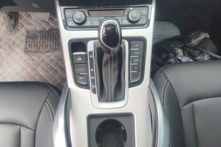 Used Geely Auto Emgrand X7 Sport 2016 1.8TD Automatic ZhiShang Model
