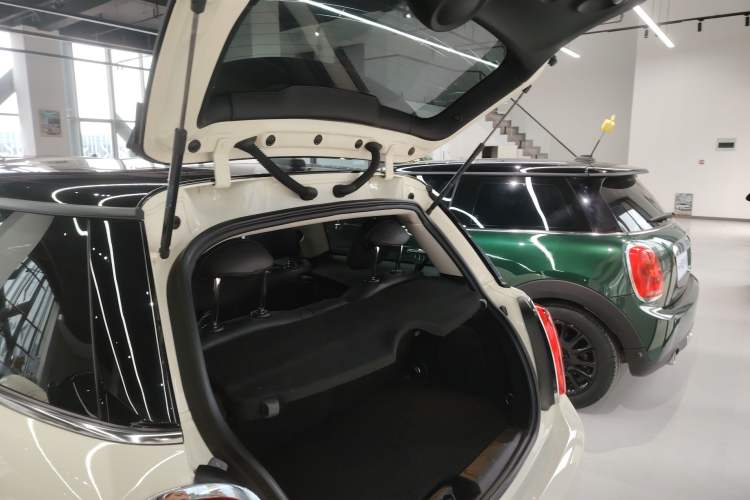 Used  MINI 2016 1.5T COOPER
