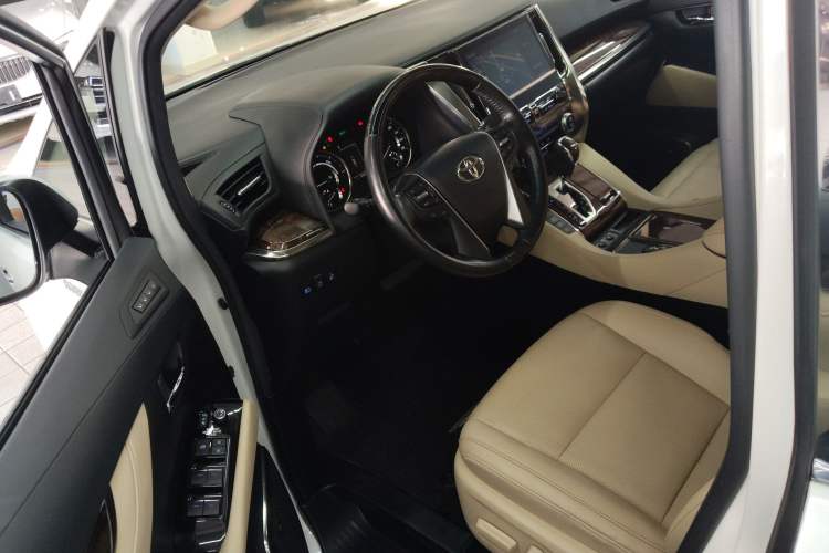 Used Toyota Alphard 2021 Dual-Engine 2.5L Luxury Edition
