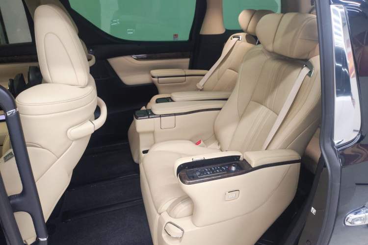 Used Toyota Alphard 2021 Dual-Engine 2.5L Prestige Edition
