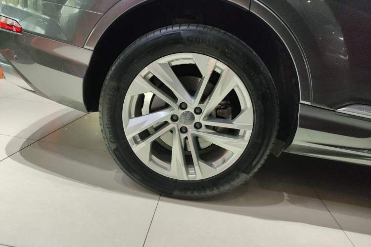 Used Audi Q7 2021 45 TFSI quattro S line Sport model
