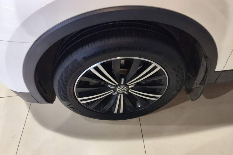 Used Volkswagen Tiguan L 2019 Updated Version 330TSI Automatic Two-Wheel Drive Panoramic Comfort Edition China VI Standard
