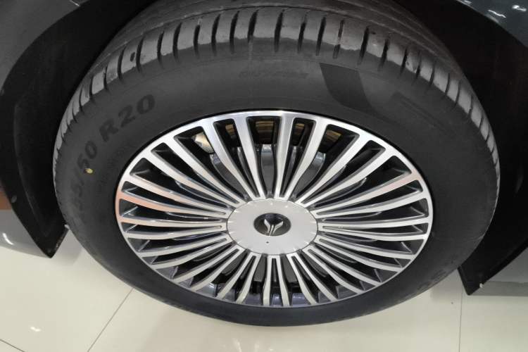 Used VOYAH Dream 2025 PHEV Four-Wheel Drive Prestige Kunpeng Edition
