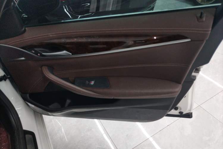 Used BMW 5 Series 2020 525Li Luxury Package
