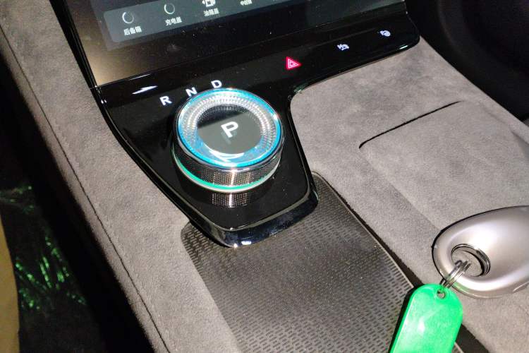 Used VOYAH PASSION 2024 PHEV Four-Wheel Drive Ultra-Long Range Executive Edition
