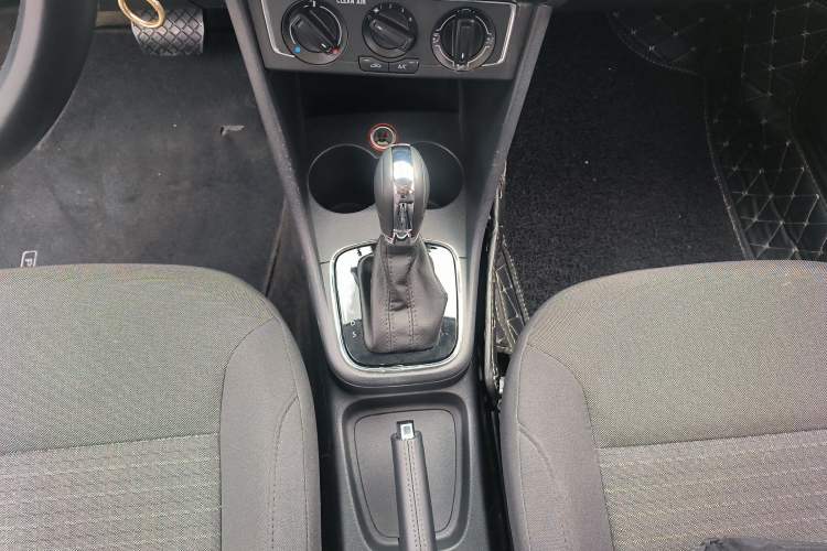 Used Volkswagen Polo 2016 1.6L Automatic Comfort Model