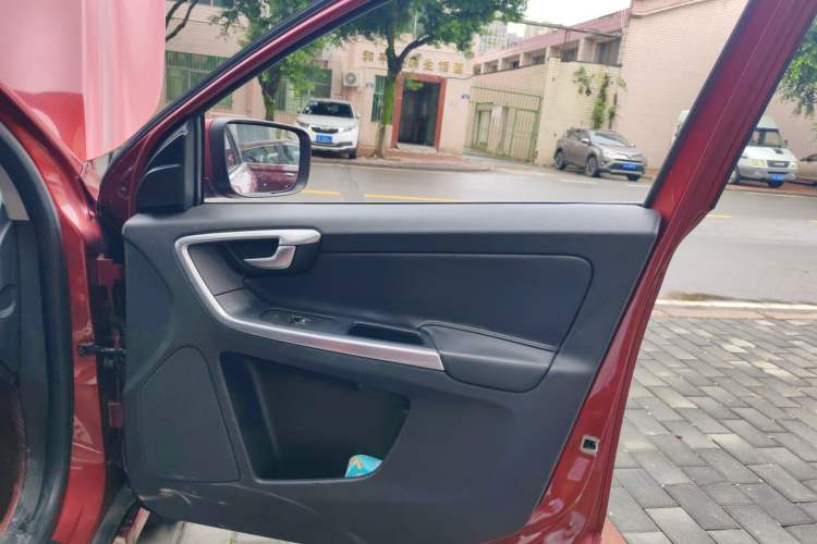 Used Volvo XC60 2015 T5 Smart Upgrade Model
