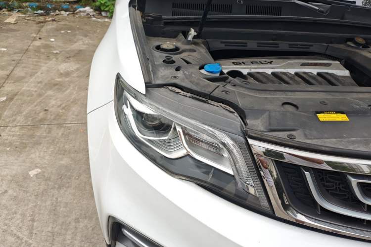 Used Geely Auto Emgrand X7 Sport 2018 1.8TD Automatic Two-Wheel Drive ZhiZun Model with 4G Connectivity
