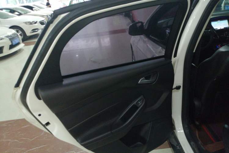 Used Ford Focus 2015 Hatchback 1.6L Automatic Fashion Edition
