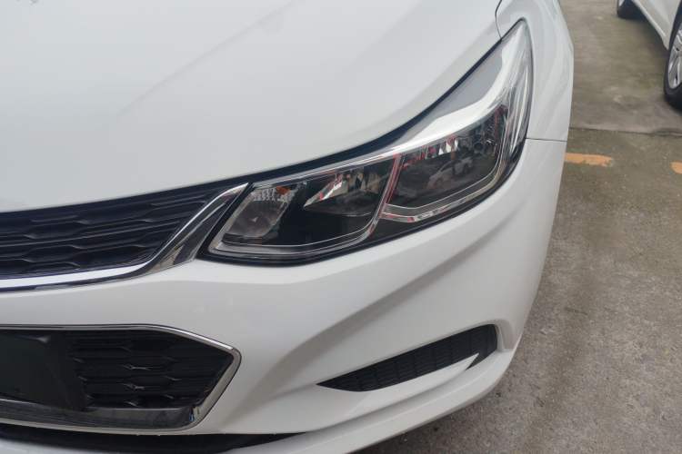 Used Chevrolet Cruze 2018 320 Automatic Pioneer Sunroof Edition
