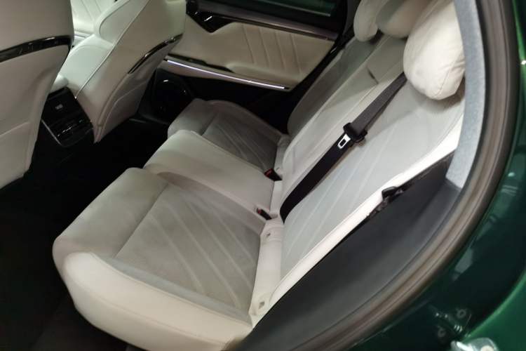 Used VOYAH FREE 2025 318 259 km All-Wheel-Drive Exploration Edition
