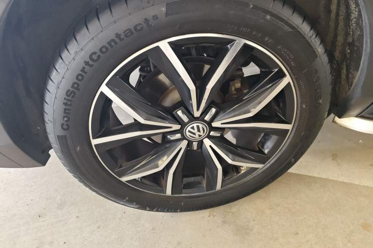 Used Volkswagen Tiguan L 2019 330TSI Automatic Two-Wheel Drive Smart Luxury Version China VI Standard
