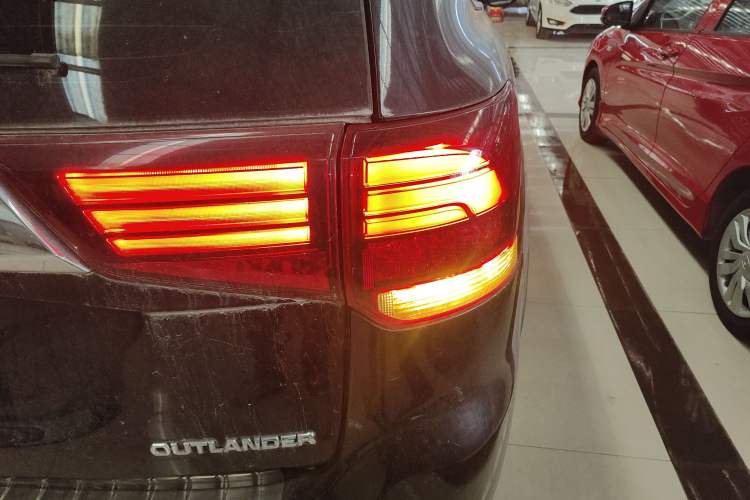 Used Mitsubishi Outlander 2018 2.0L Two-Wheel Drive Glory Edition 5 Seats