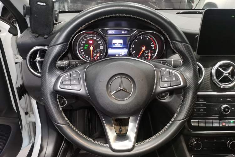 Used Mercedes-Benz GLA 2017 GLA 220 4MATIC Fashion Model
