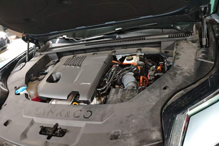 Used Lynk & Co 08 EM-P 2025 220 km All-Wheel-Drive Performance Halo
