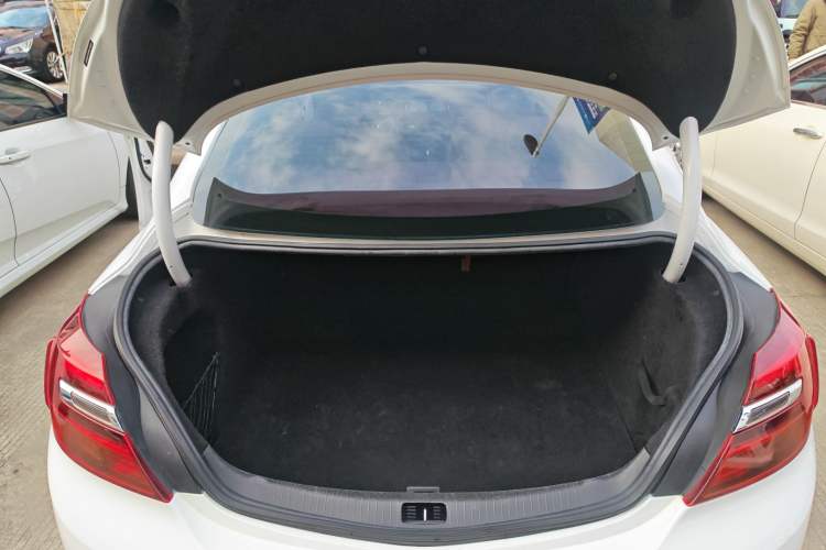 Used Buick Regal 2015 2.0L Leading Fashion Edition