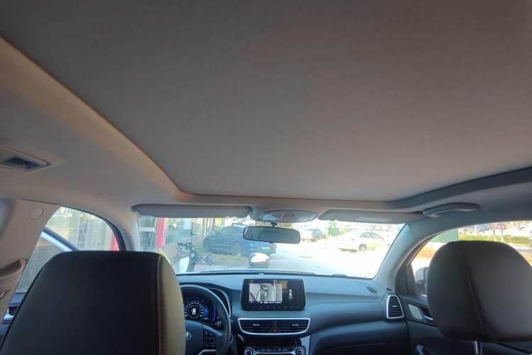 Used Hyundai Tucson 2019 280TGDi Dual-Clutch Two-Wheel Drive Fashion Edition China VI Standard
