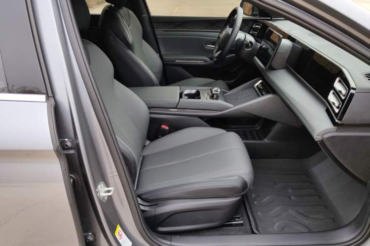 Used BYD Qin L 2024 DM-i 80KM Leading Model
