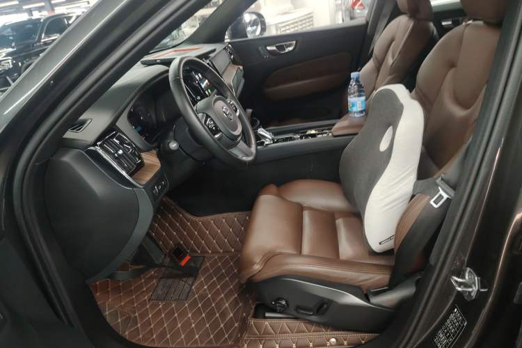 Used Volvo XC60 New Energy 2022 T8 Plug-in Hybrid All-Wheel Drive Smart Luxury Edition
