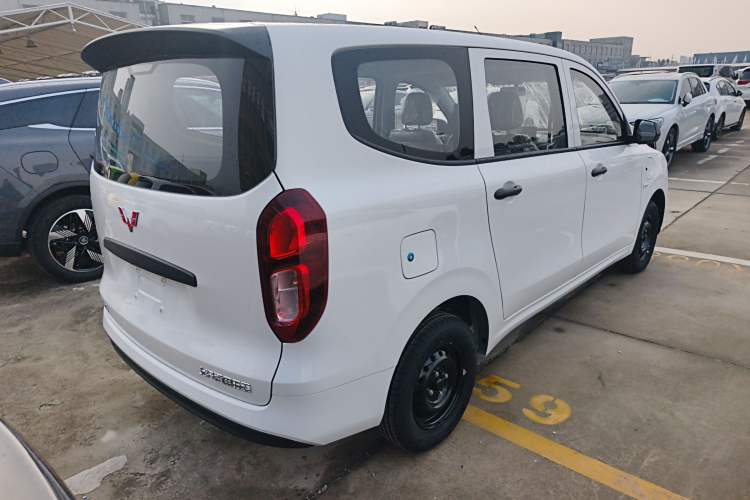 Used Wuling Hongguang New Energy 2025 Extended-Range Hybrid 50 km Standard Version
