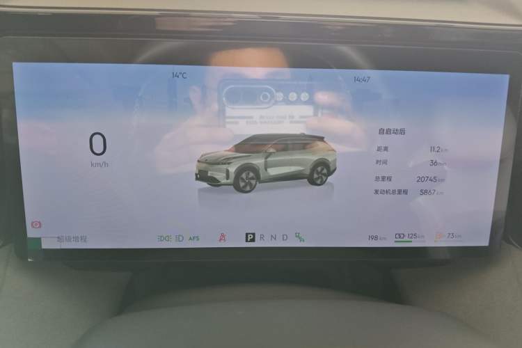 Used Lynk & Co 08 EM-P 2025 220 km All-Wheel-Drive Performance Halo
