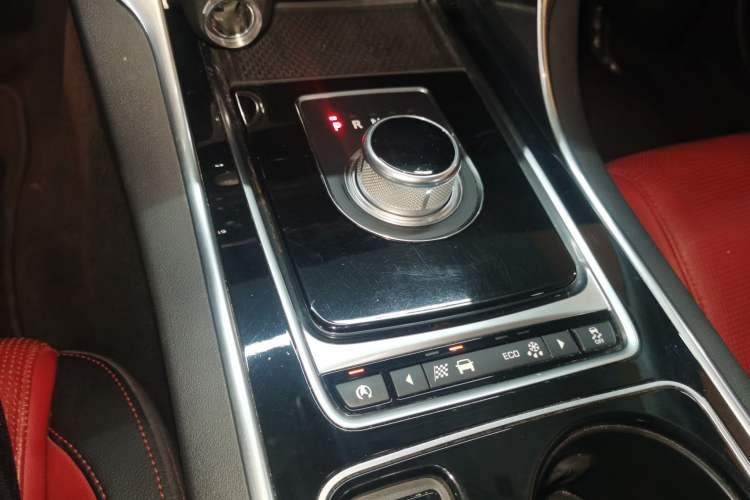 Used Jaguar XE 2015 2.0T 200 PS R-Sport