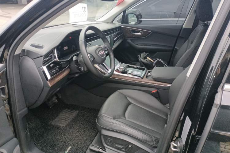 Used Audi Q7 2023 45 TFSI quattro S line Sport model