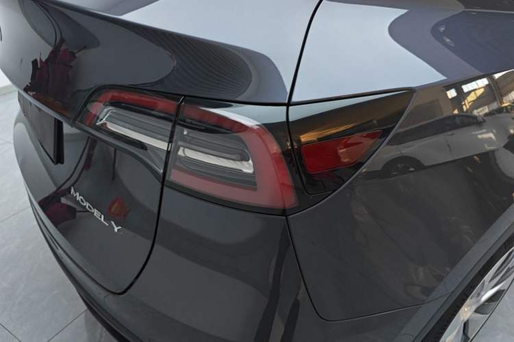 Used Tesla Model Y 2021 Long-Range All-Wheel-Drive Version
