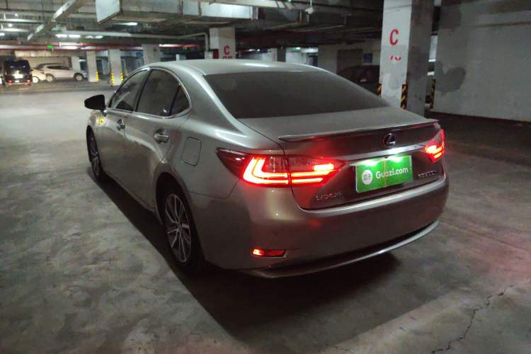 Used Lexus ES 2015 300h Comfort Edition