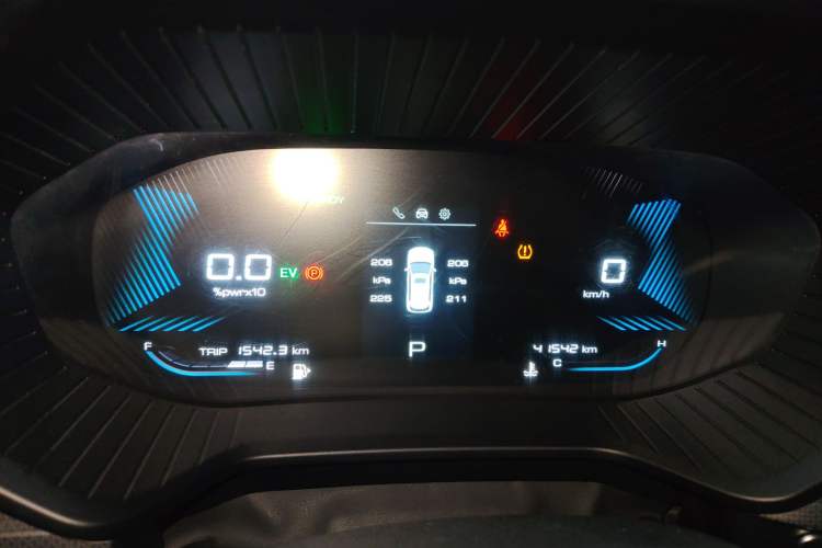 Used Wuling Asta 2022 2.0L DHT Electric-Speed Version
