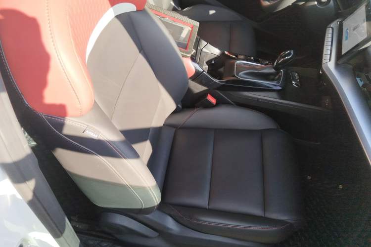 Used MG 5 2022 180 DVVT CVT Youth Luxury Edition
