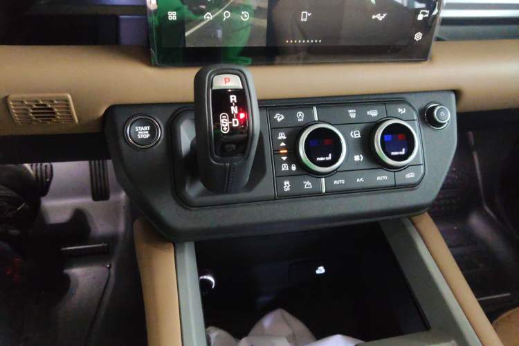 Used Land Rover Defender 2025 110 3.0T P400 – Dynamic HSE