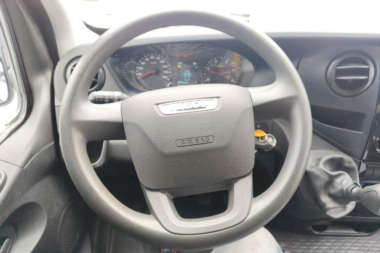 Used Iveco Eurocargo 2021 2.0T Manual Super-Rui Short Wheelbase High-Roof Side-Sliding Door F1A