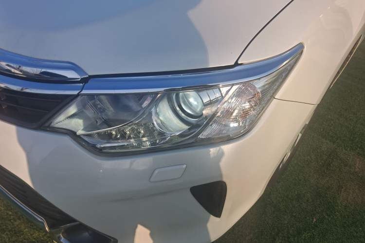 Used Toyota Camry 2015 Dual-Engine 2.5 HG Luxury Navigation Edition
