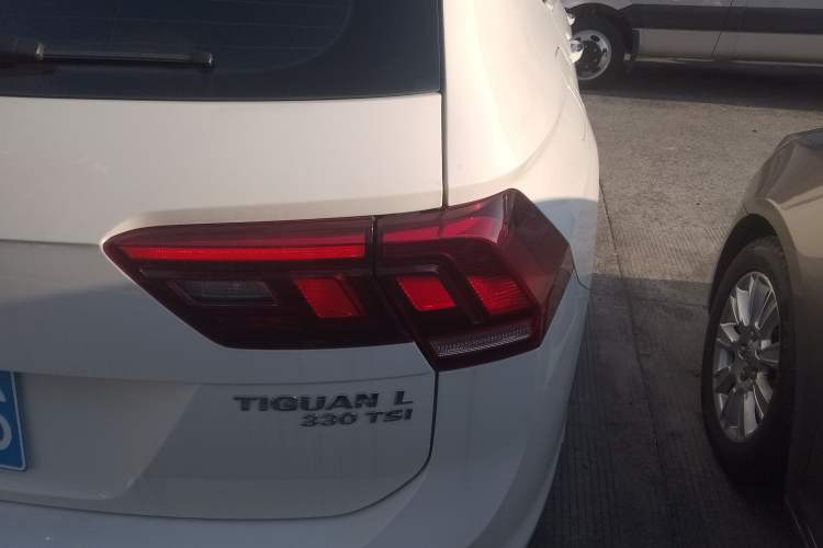 Used Volkswagen Tiguan L 2019 Revised 330TSI Automatic Two-Wheel Drive Smart & Luxury Edition China VI Standard
