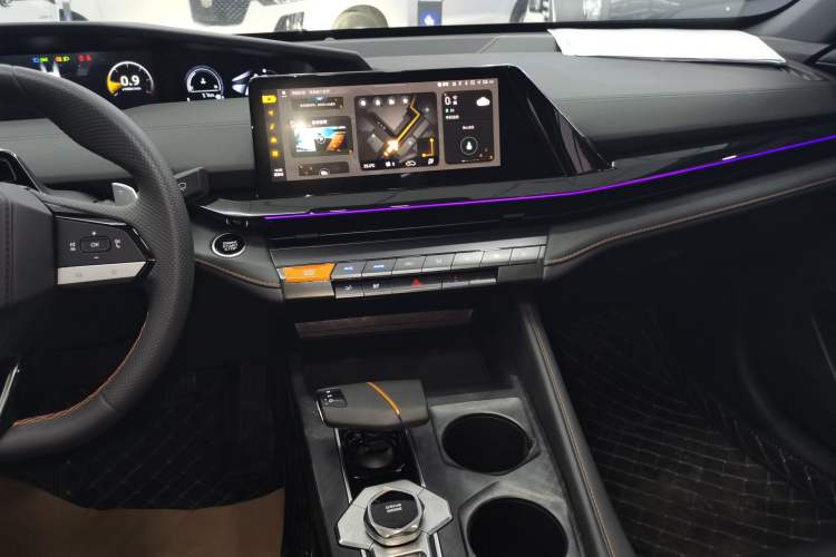 Used Changan UNI-V 2023 1.5T Prestige Model