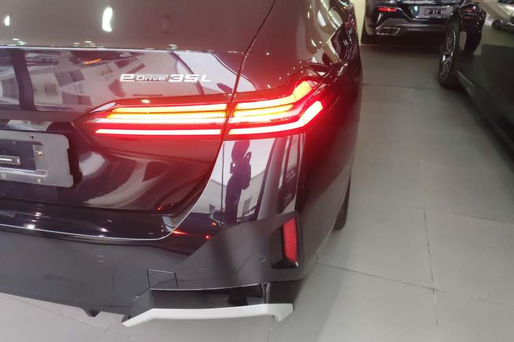 Used BMW i5 2024 eDrive 35L Luxury Model with M Sport Package
