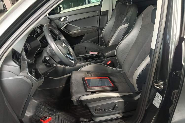 Used Audi Q3 2021 35 TFSI Progressive Dynamic Edition
