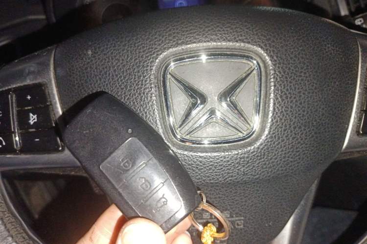 Used JMC Yusheng S350 2013 2.4T Automatic 2WD Diesel Ultra-Luxury 5-Seater
