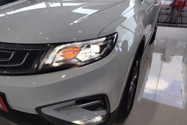 Used Geely Auto Emgrand X7 Sport 2018 1.8TD Automatic Two-Wheel Drive Smart Connect 4G Internet Edition
