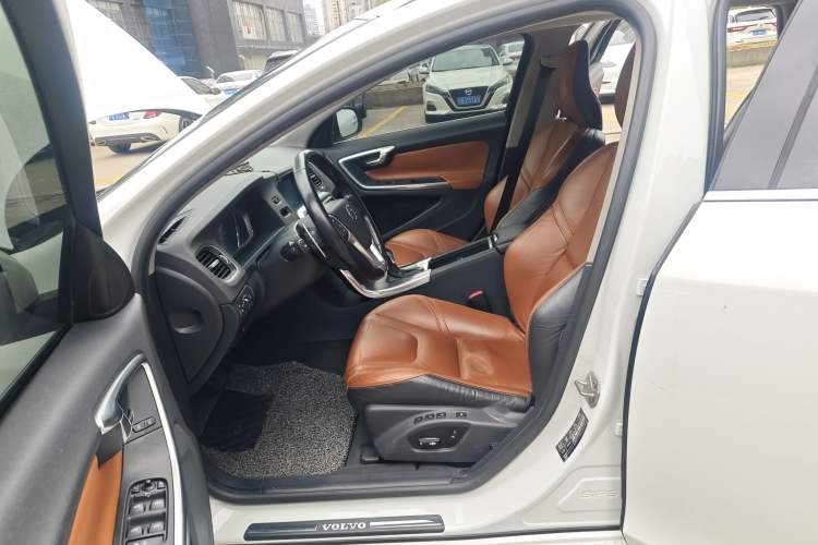 Used Volvo V60 2014 T5 Zhiya Edition