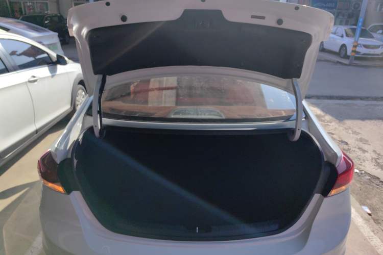 Used Hyundai Elantra 2016 1.6L Automatic ZhiXuan – Elite Version
